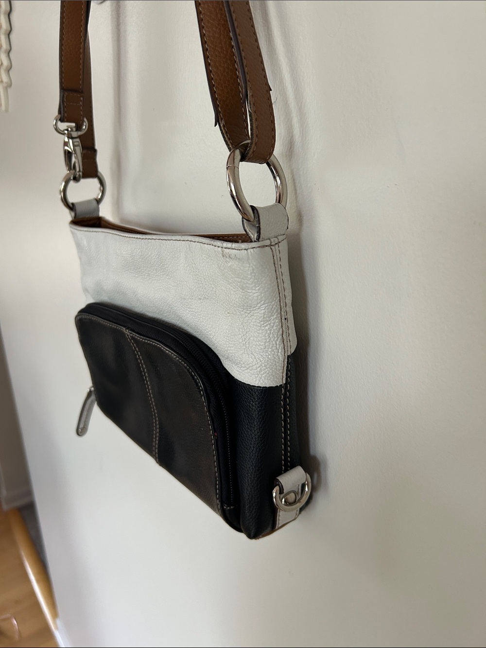 Two-Tone Black & White Leather Crossbody Bag - Picture 10 of 13